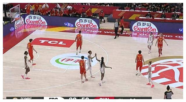 （中国女篮输球了）中国女篮输球，只有1人表现及格，9人糟糕！郑薇李梦警示众人！插图